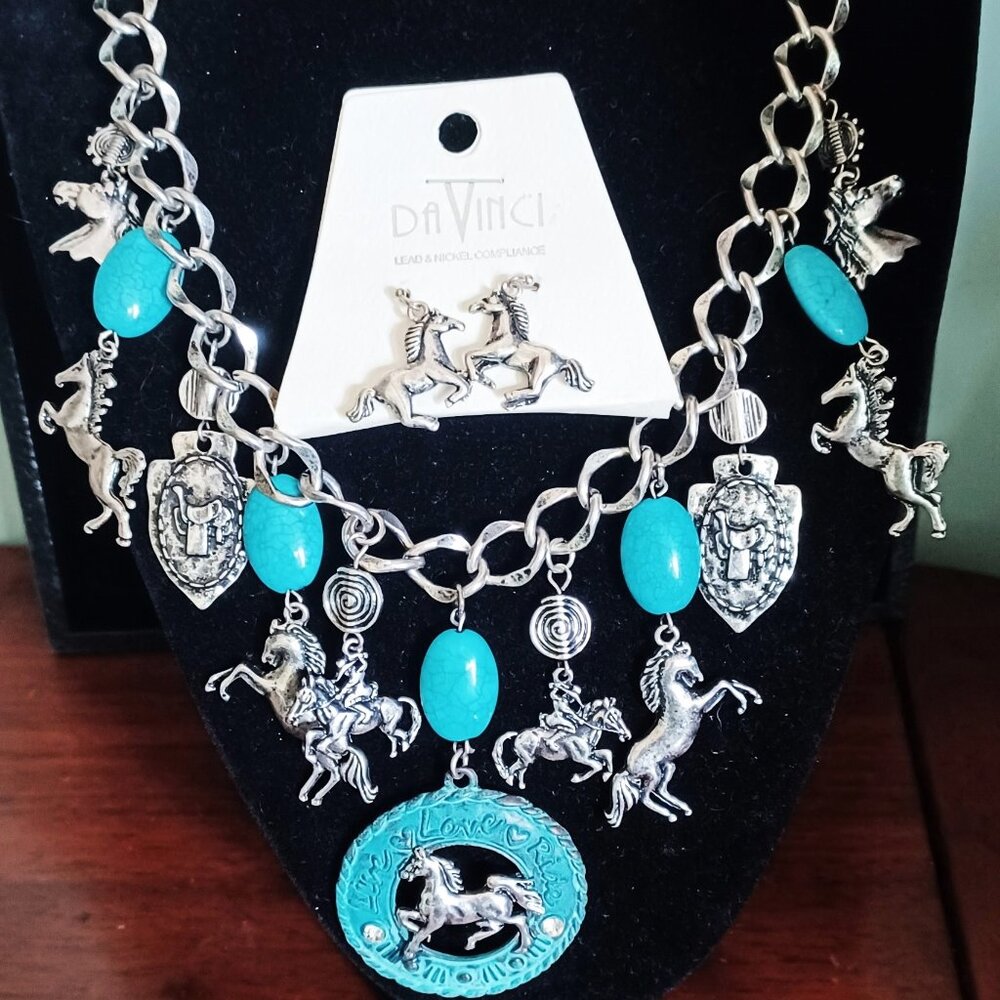 NEW  DaVinci Southwest Horse Necklace